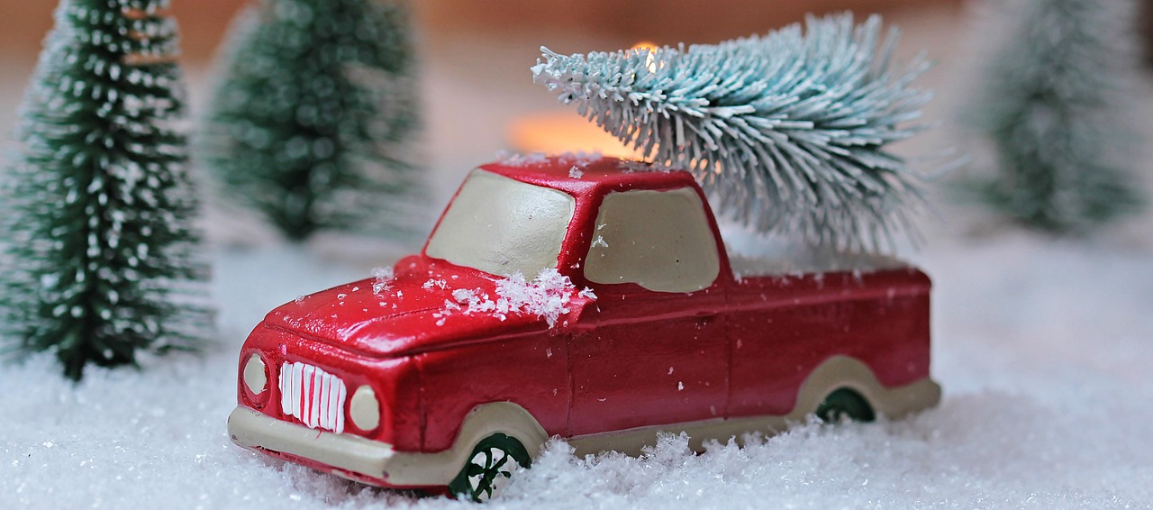Vintage Red Truck with Christmas Tree in Snow – Holiday Decor Inspiration